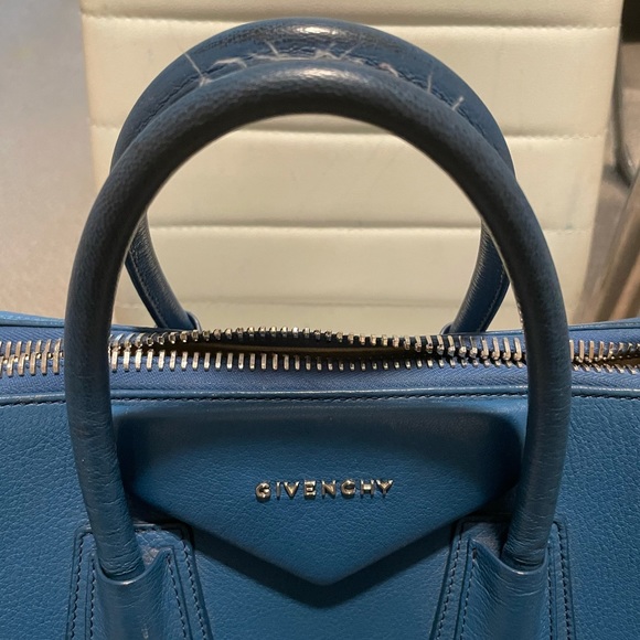 Givenchy Medium Antigona - Picture 3 of 5